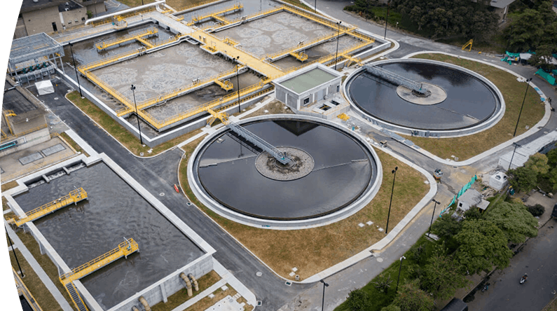 Vista aérea de una planta de tratamiento de aguas residuales de EPM.