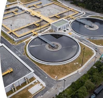 Vista aérea de una planta de tratamiento de aguas residuales de EPM.