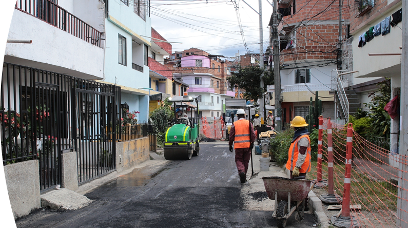Trabajadores de construcción en una calle 