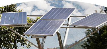 Banner ''Tutoriales de energía solar rural EPM'' Paneles solares instalados en estructura metálica para la generación de energía renovable en zona rural