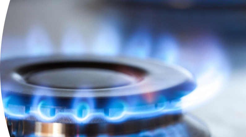 Estufa de gas encendida con llamas azules