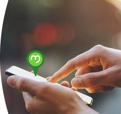 Banner "Geoportal EPM" acompañado de una imagen de unas manos usando un teléfono móvil con la pantalla encendida