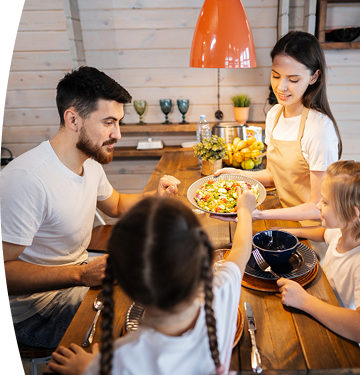 Banner con título "Hogar EPM" acompañado de una fotografía de familia cenando