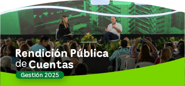 Evento de rendición pública de cuentas de EPM con panelista acompañada del gerente general de EPM John Maya Salazar, en escenario frente a la audiencia y el mensaje  de "Rendición pública de cuentas gestión 2025".