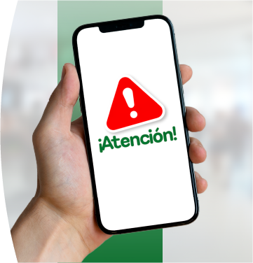 Mano sosteniendo un celular con señal de alerta roja y mensaje “¡Atención!”