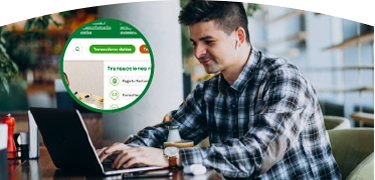  Hombre joven trabajando en un computador portátil en un espacio interior, mientras observa en pantalla la interfaz de transacciones rápidas EPM