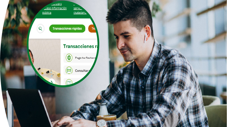  Hombre joven trabajando en un computador portátil en un espacio interior, mientras observa en pantalla la interfaz de transacciones rápidas EPM