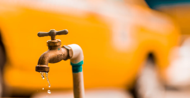 Llave de agua goteando