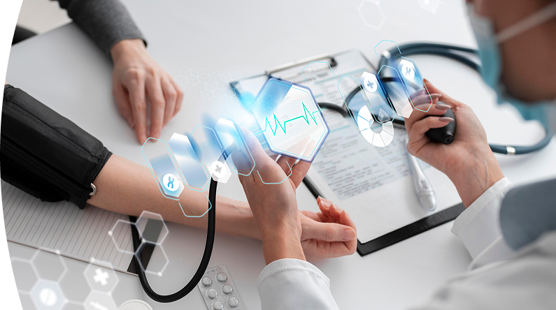 Doctor revisando un paciente