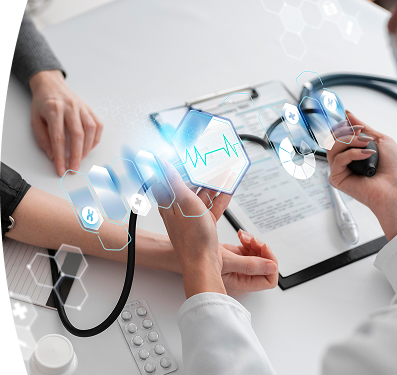 Doctor escribiendo con un teclado de computador