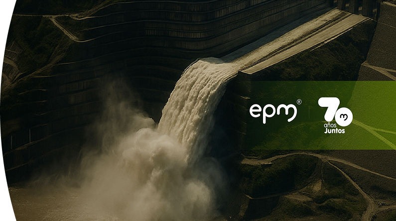 Vista aérea de una represa hidroeléctrica con gran caudal de agua saliendo por el vertedero, acompañada del logo de EPM y el mensaje “70 años juntos”