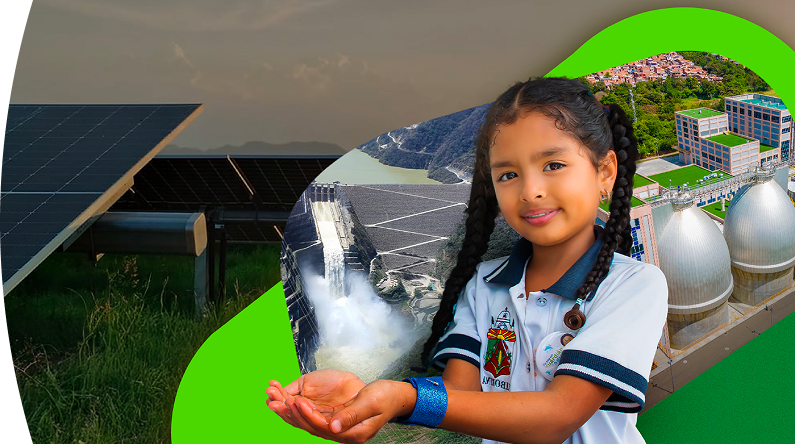 Niña sonriente con trenzas sostiene agua en sus manos frente a un fondo que muestra paneles solares, una represa y una planta de tratamiento