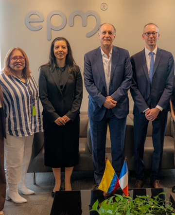 Personal EPM acompañado de la Agencia Francesa de Desarrollo