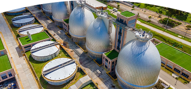 Vista aérea de una planta de tratamiento de agua