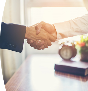 Personas haciendo apretón de manos