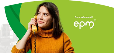 Mujer con suéter naranja sostiene un teléfono fijo amarillo y sonríe