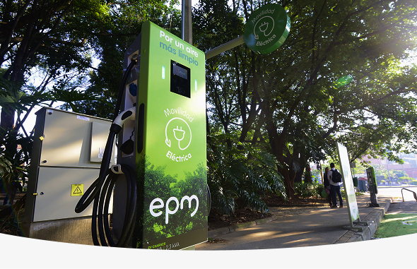 Fotografía de estación de carga eléctrica