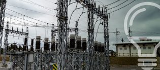 Fotografia de subestación y redes de energía EPM