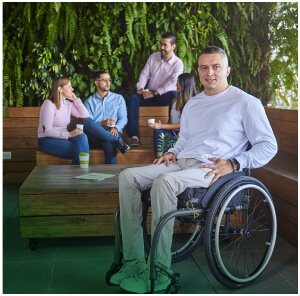 Persona en silla de ruedas
