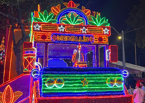 Alumbrado de las chivas tradicionales antioqueñas