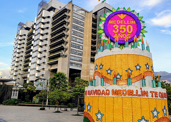 Alumbrado de pastel de Cumpleaños 70 Años de EPM 365 años de Medellín