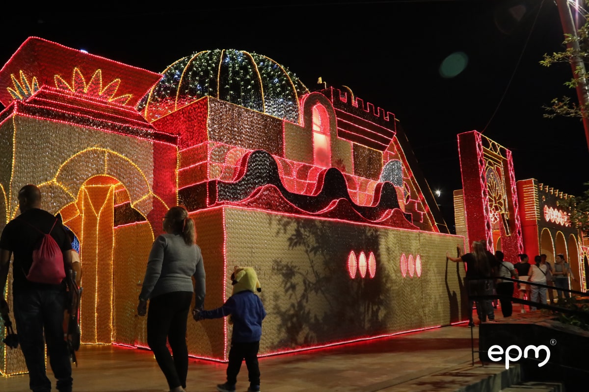 Alumbrados navideños de la estación número cuatro