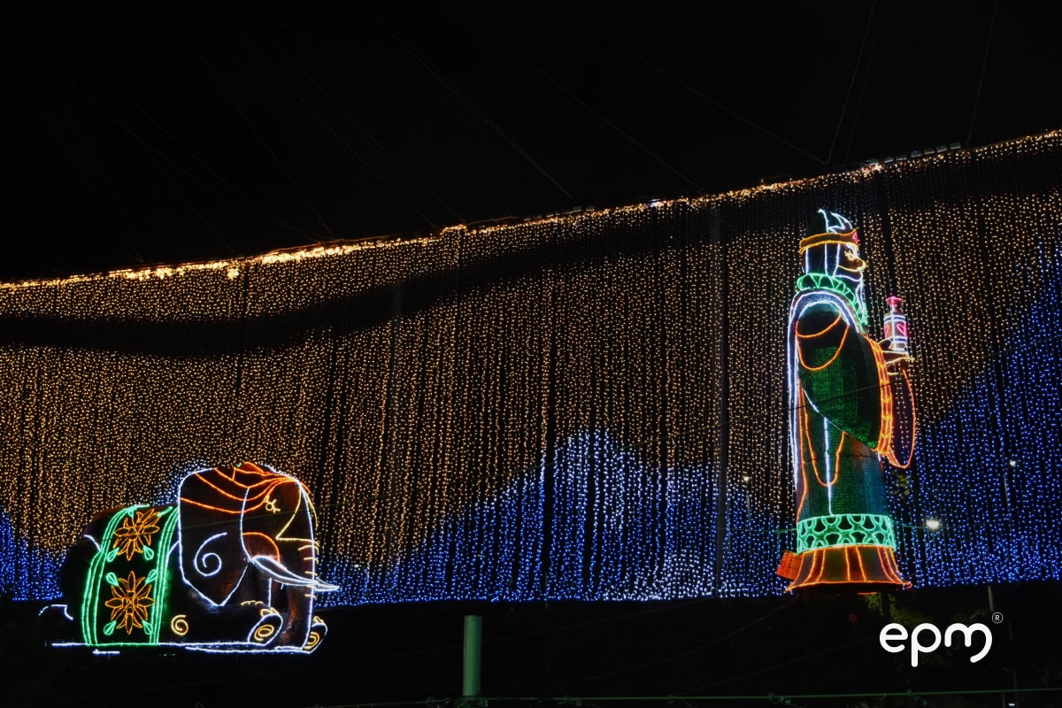 Fotografía Alumbrados navideños del Rey mago Baltasar y un elefante