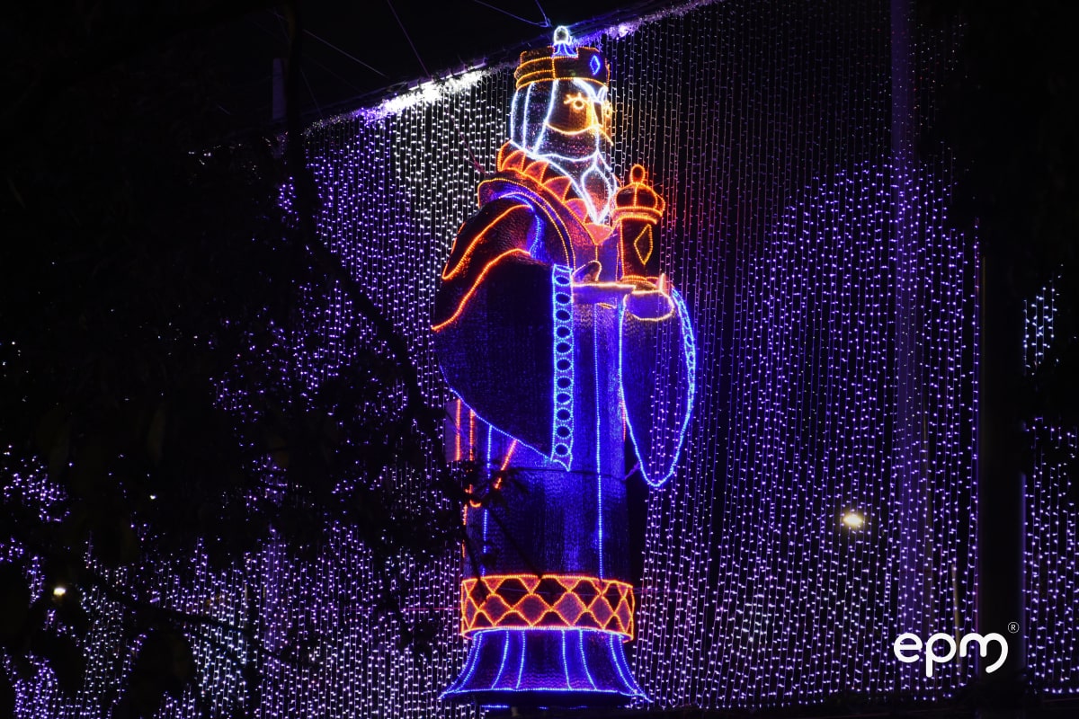 Fotografías de alumbrados navideños del Rey mago Melchor