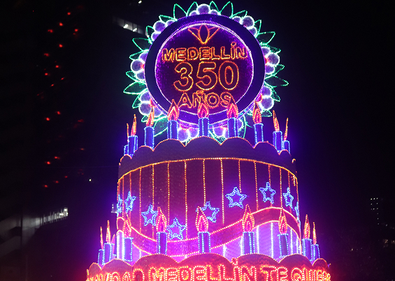 Alumbrado de pastel de Cumpleaños 70 Años de EPM 365 años de Medellín