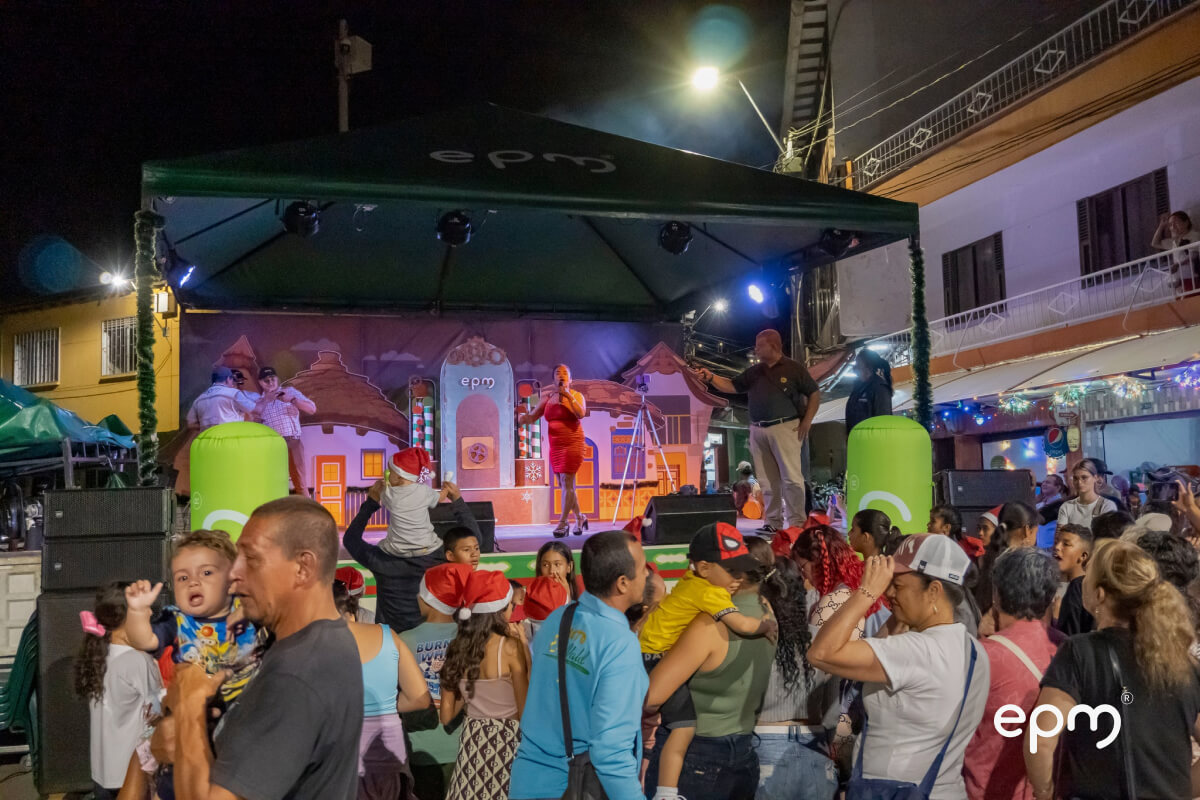 Fotografía de unas personas celebrando la navidad