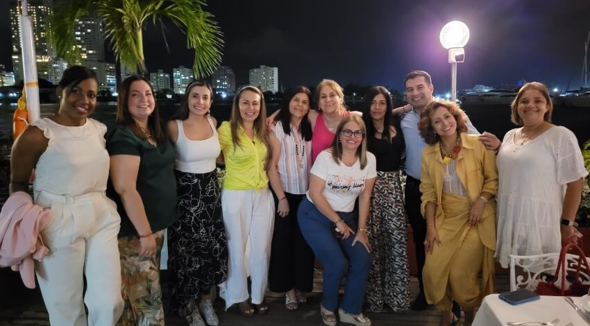 Personas reunidas