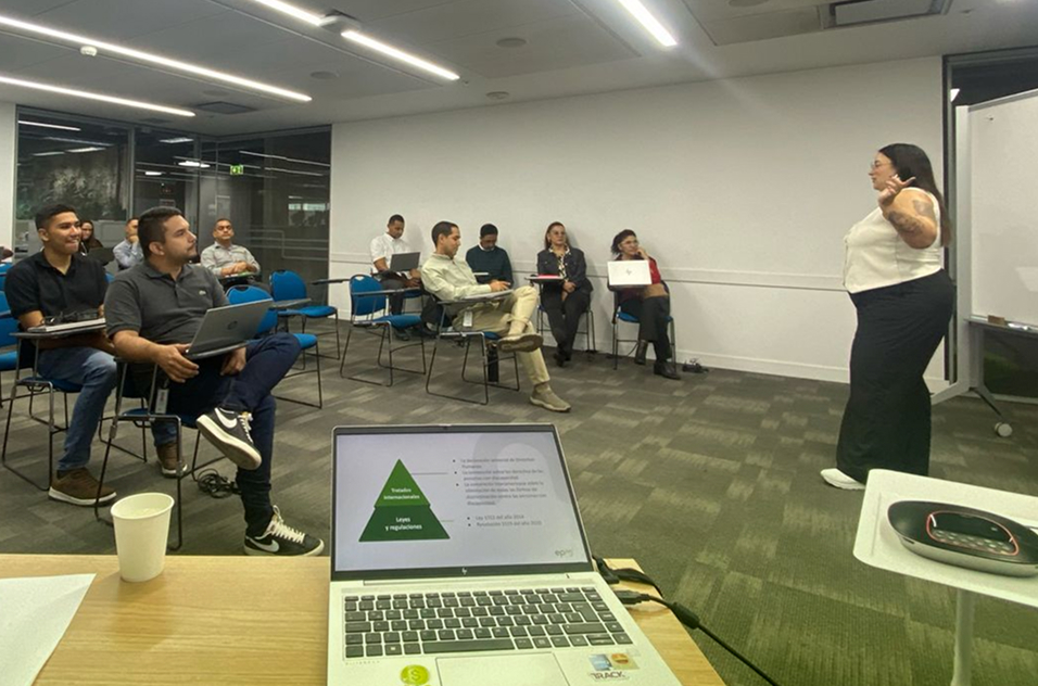 Fotografia de taller de gobierno digital a EPM