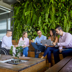 Personas reunidas