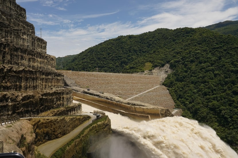 Presa y vertedero