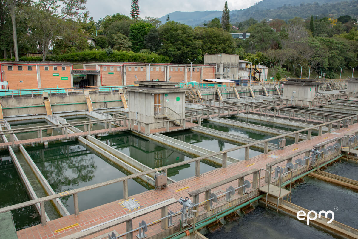 Tanques de agua y estructuras en concreto de la planta La Ayurá.