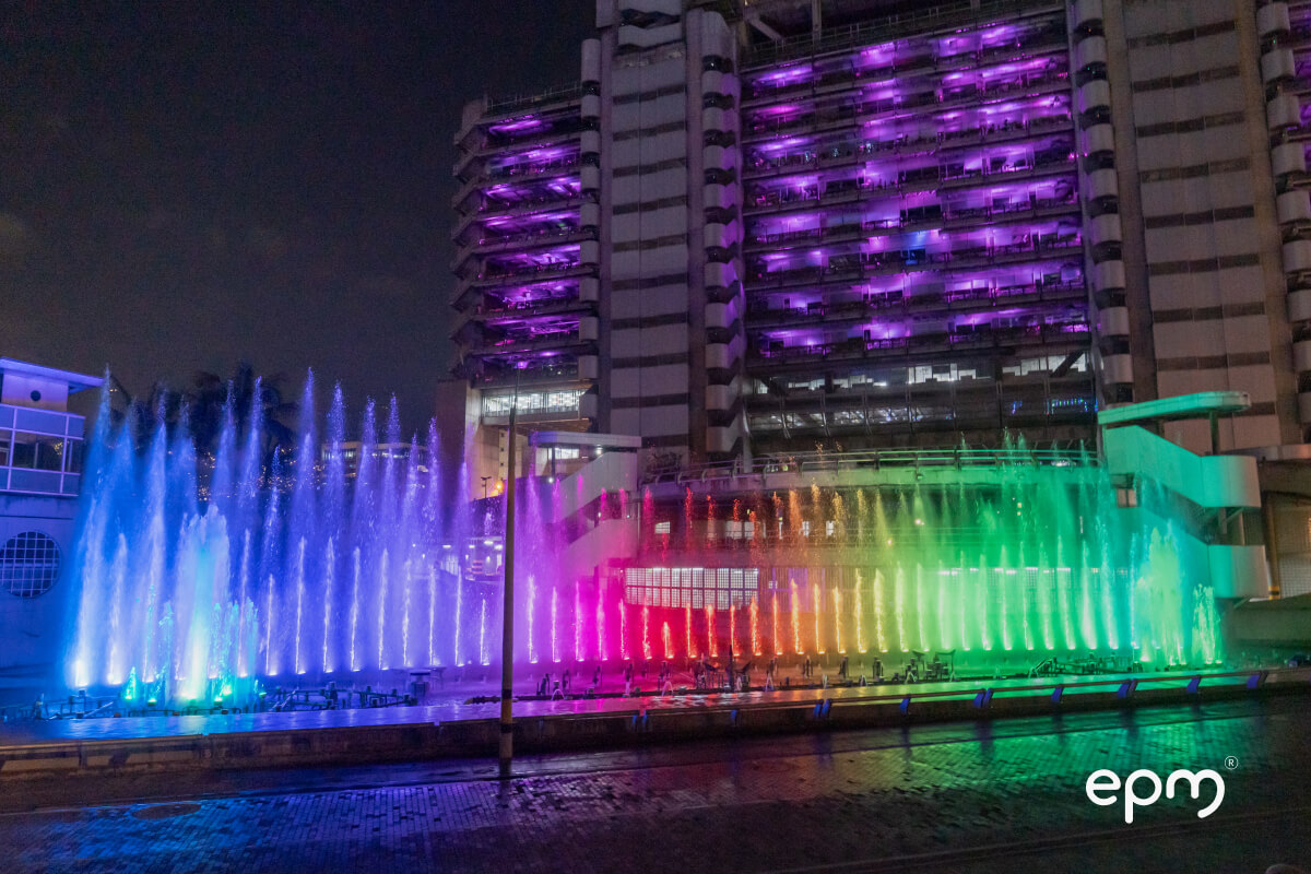 Fotografía tomada a la fuente robótica La Vida