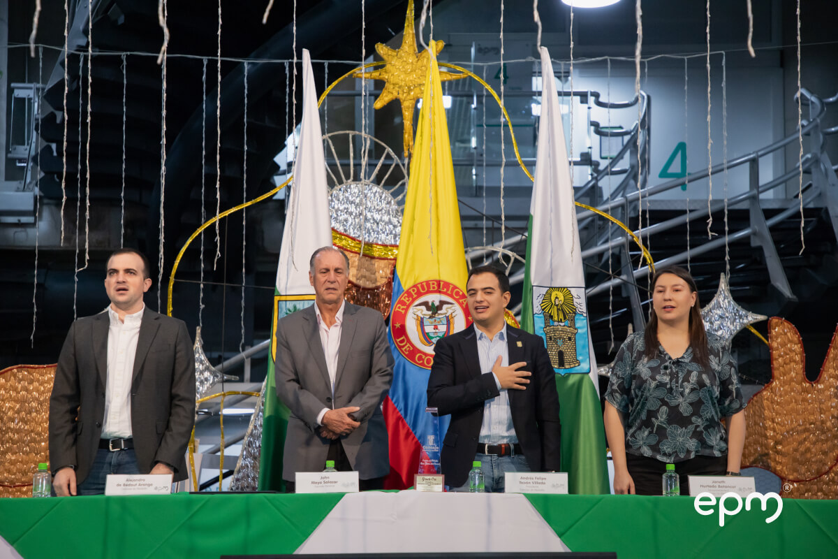 Fotografía tomada a miembros del concejo de Medellín