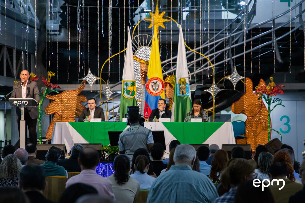 Fotografía tomada a reunión del concejo de Medellín