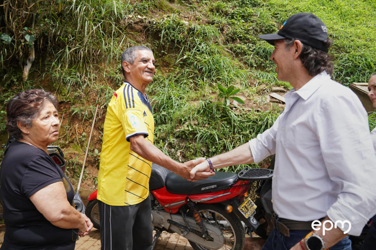Entrega de agua potable a hogares vulnerables 