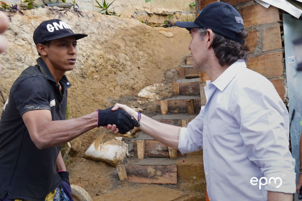 Entrega de agua potable a hogares vulnerables 