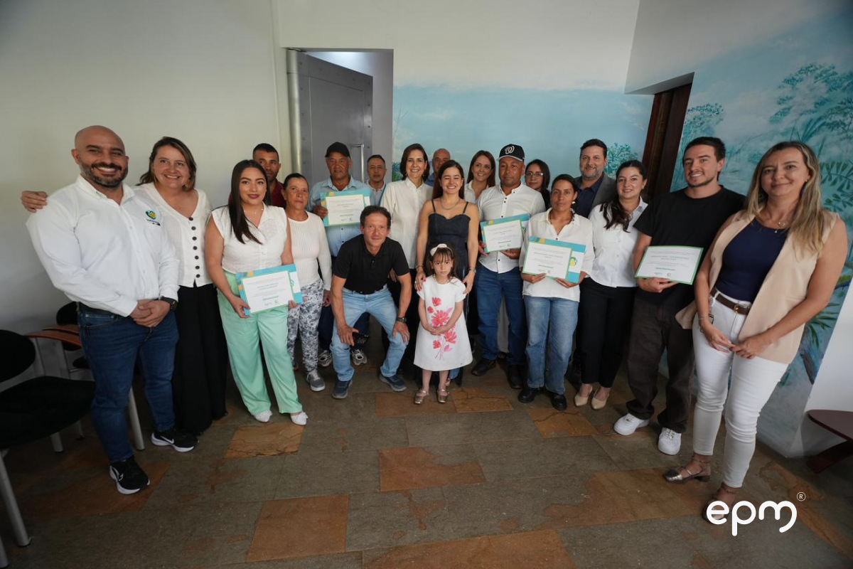 Comunidades del Norte de Antioquia reciben reconocimiento por iniciativas seleccionadas de agricultura y ganadería regenerativa.