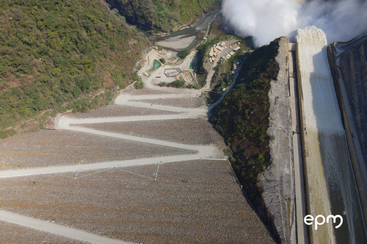Fotografía aérea del vertedero de hidroituango  