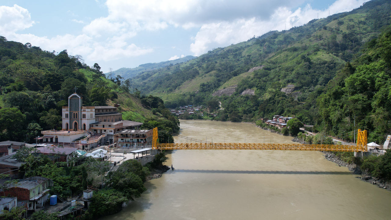 EPM entregó al servicio de la comunidad el puente Simón Bolívar en el corregimiento de Puerto Valdivia