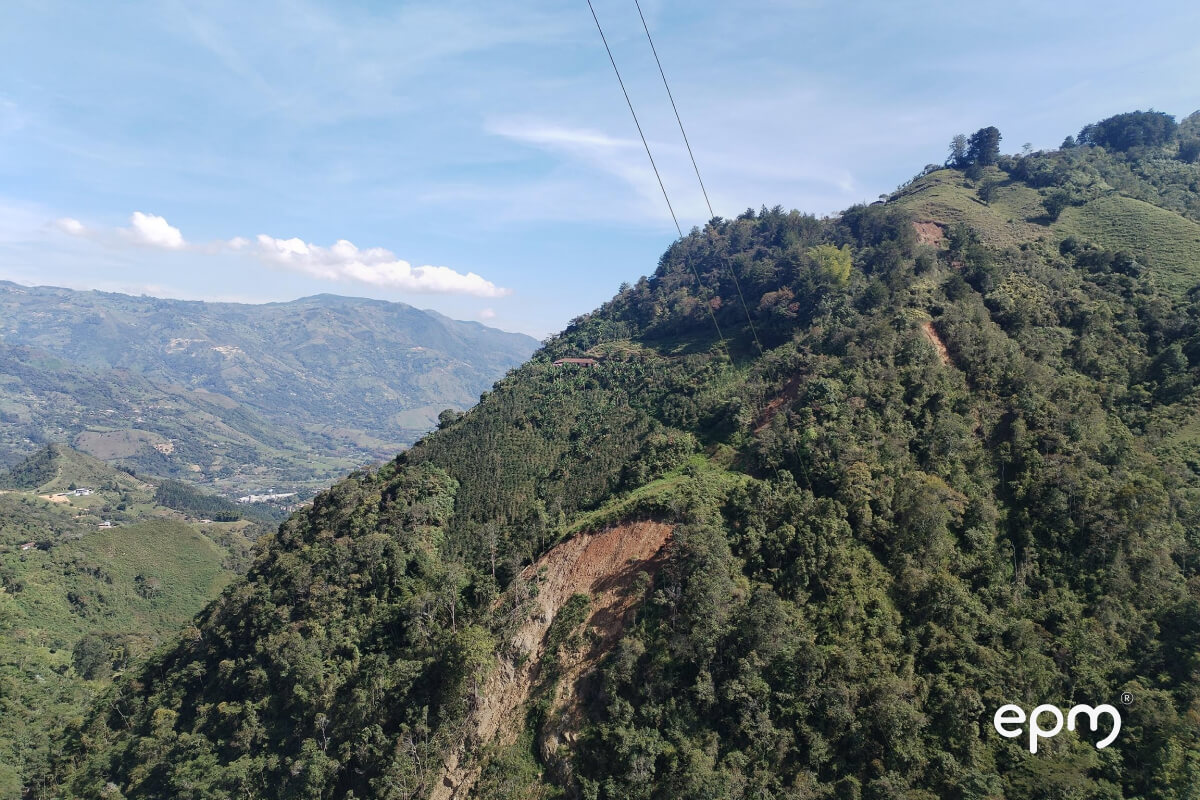 Vista aérea de la zona montañosa en Barbosa, donde EPM desarrolla proyectos para mejorar la captación y distribución de agua potable.