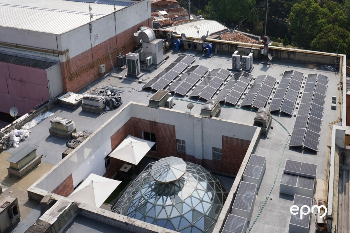 EPM se consolida como aliado energético para las empresas y pone en marcha sistema solar fotovoltaico en Unicentro Medellín