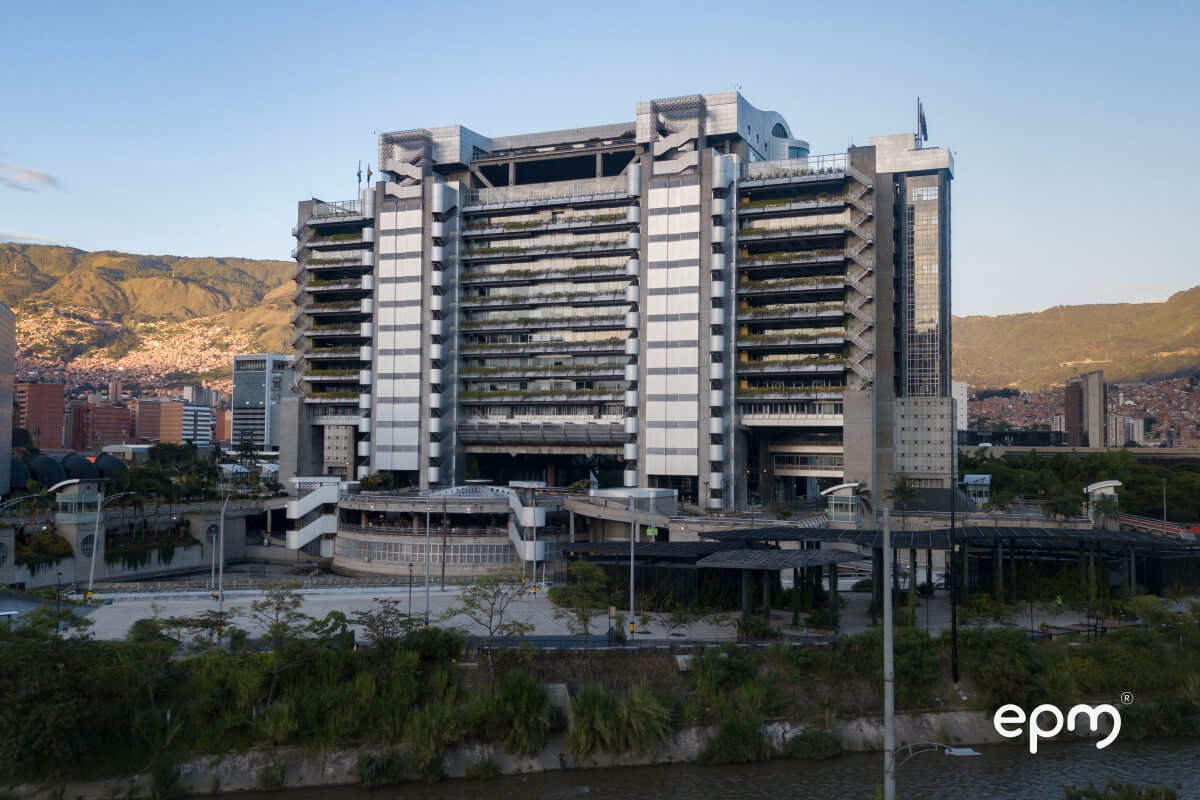 Fotografía del edificio inteligente de EPM en Medellín