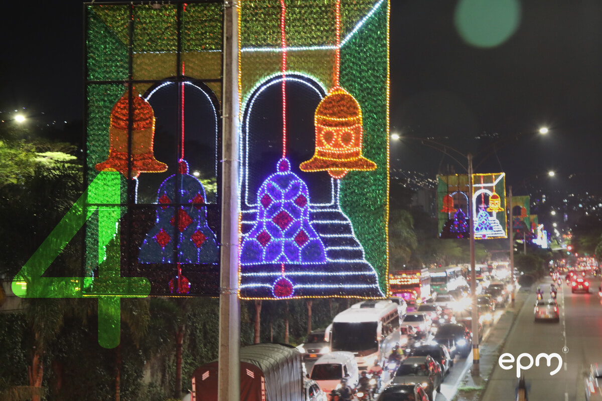 Adornos navideños en las principales vías de Medellín
