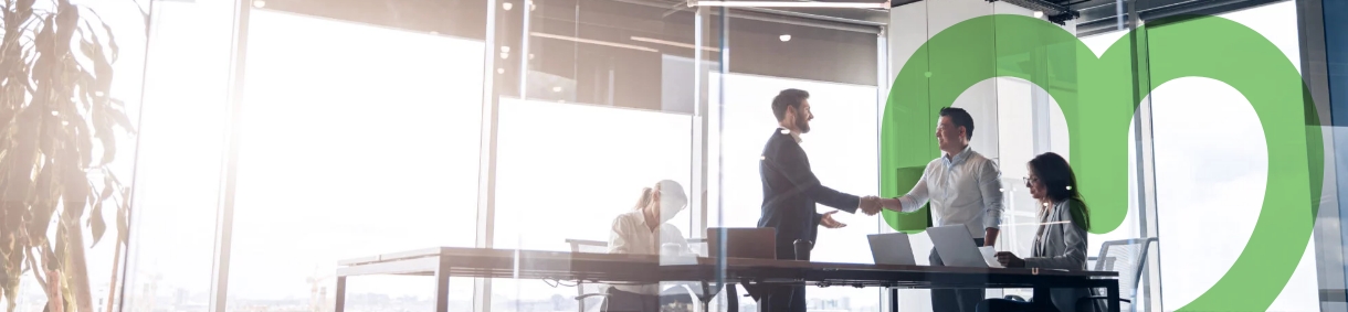 Acceso a 'Empalme de administración 2020 - 2023', acompañado de la imagen de dos personas dándose la mano en una oficina