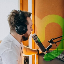 Locutor hablando