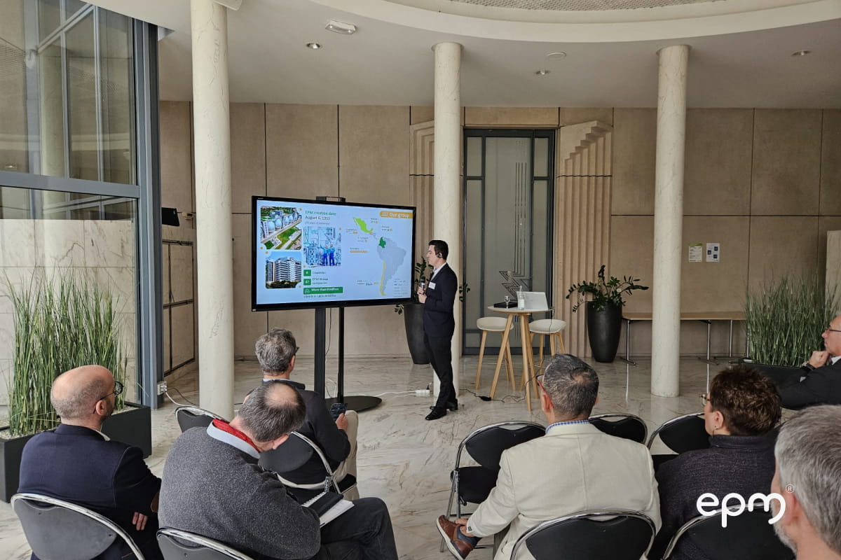 EPM technical presentation on modernization of water networks and digital transformation of public services.